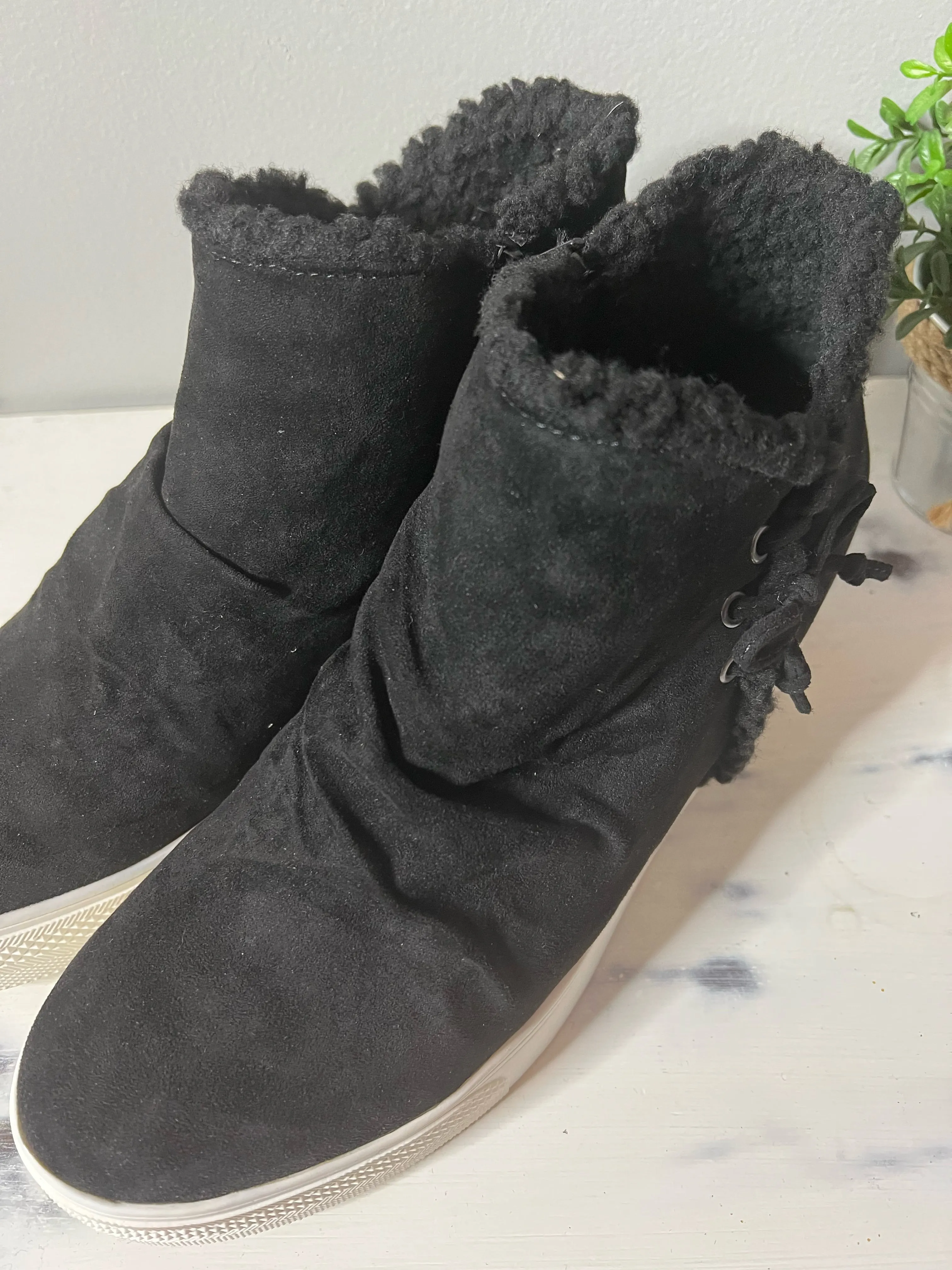 Very G Black Jayden Wedge Sneakers